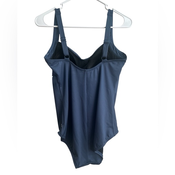 TYR women’s size 14 TYR Durafast Elite® Women's Twisted Bra Swimsuit NWT - Picture 3 of 8